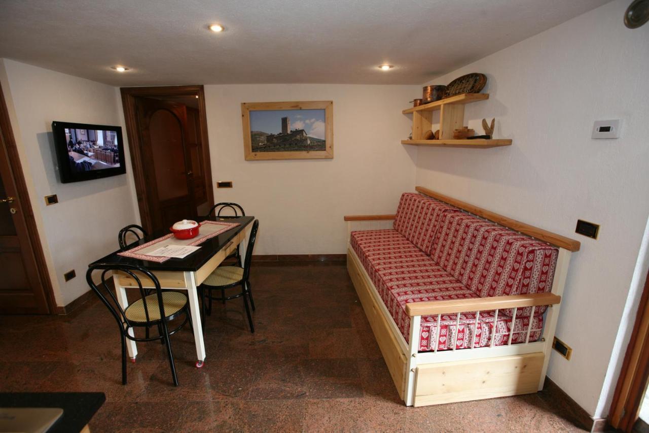 Suite Del Villaggio Sarre Екстер'єр фото