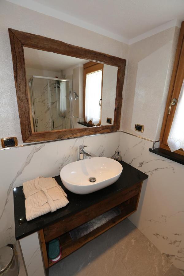 Suite Del Villaggio Sarre Екстер'єр фото