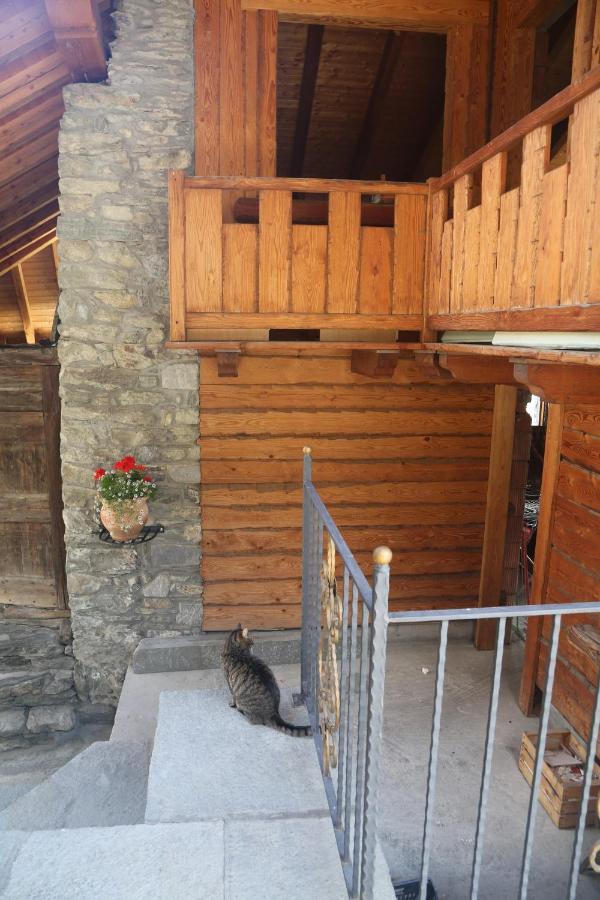 Suite Del Villaggio Sarre Екстер'єр фото
