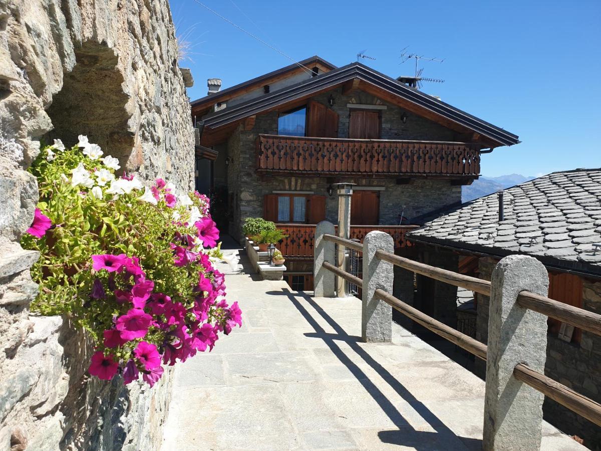 Suite Del Villaggio Sarre Екстер'єр фото