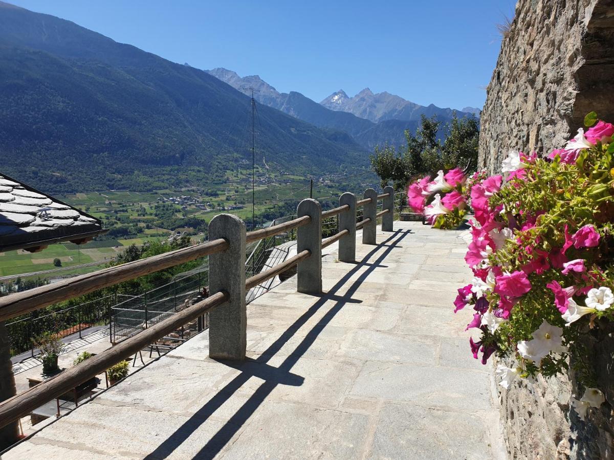 Suite Del Villaggio Sarre Екстер'єр фото