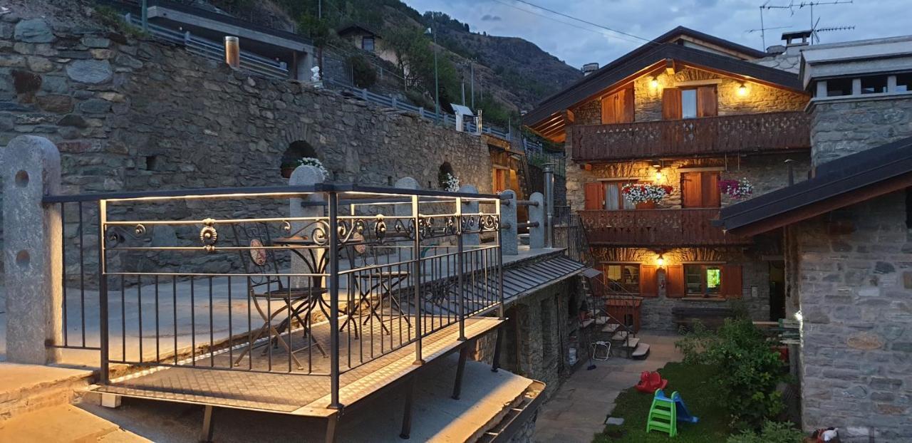 Suite Del Villaggio Sarre Екстер'єр фото